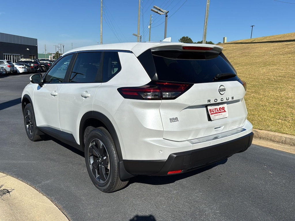 2026 Nissan Rogue SV photo 4