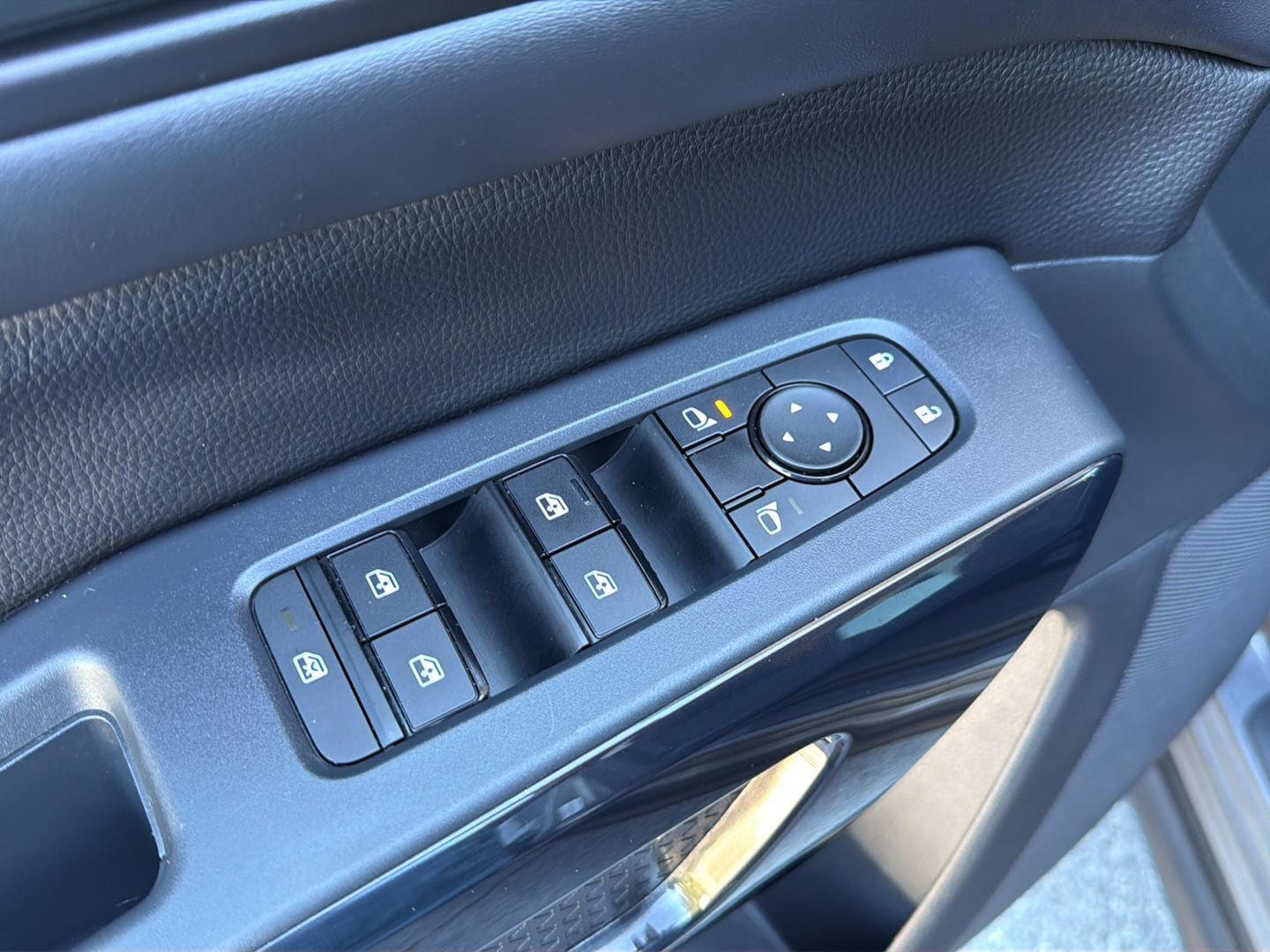 2025 Nissan Pathfinder SV - Photo 33