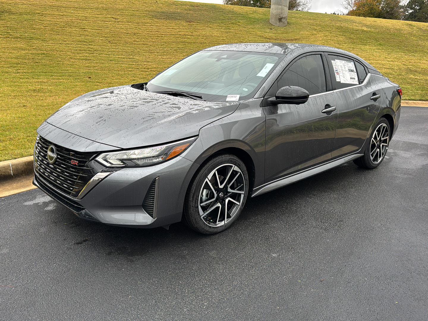 2025 Nissan Sentra SR's photo