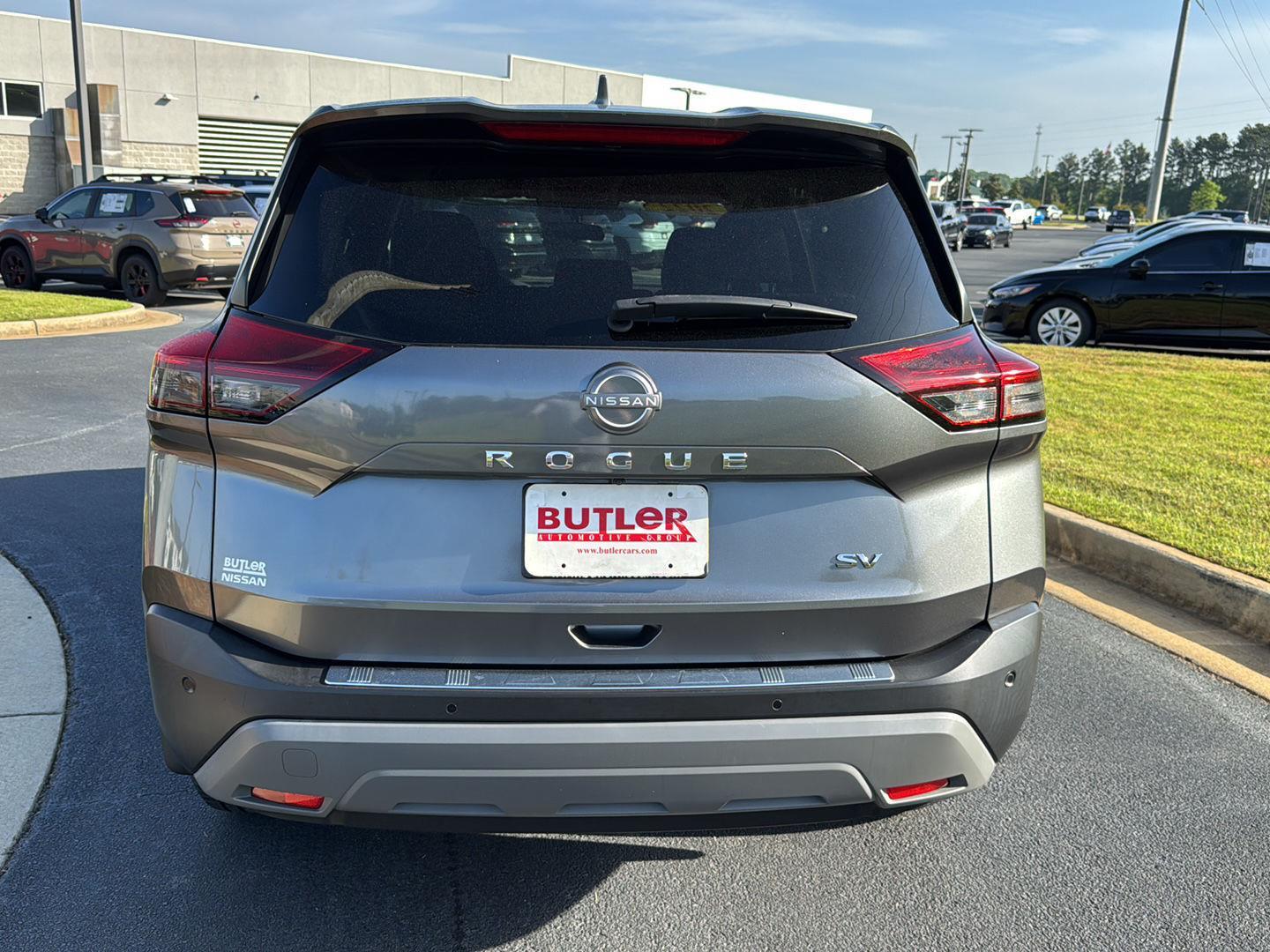 2022 Nissan Rogue SV photo 3