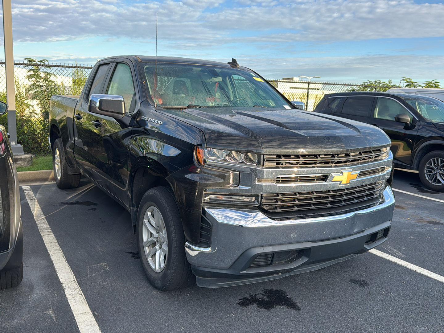 2020 Chevrolet Silverado 1500 LT photo 2