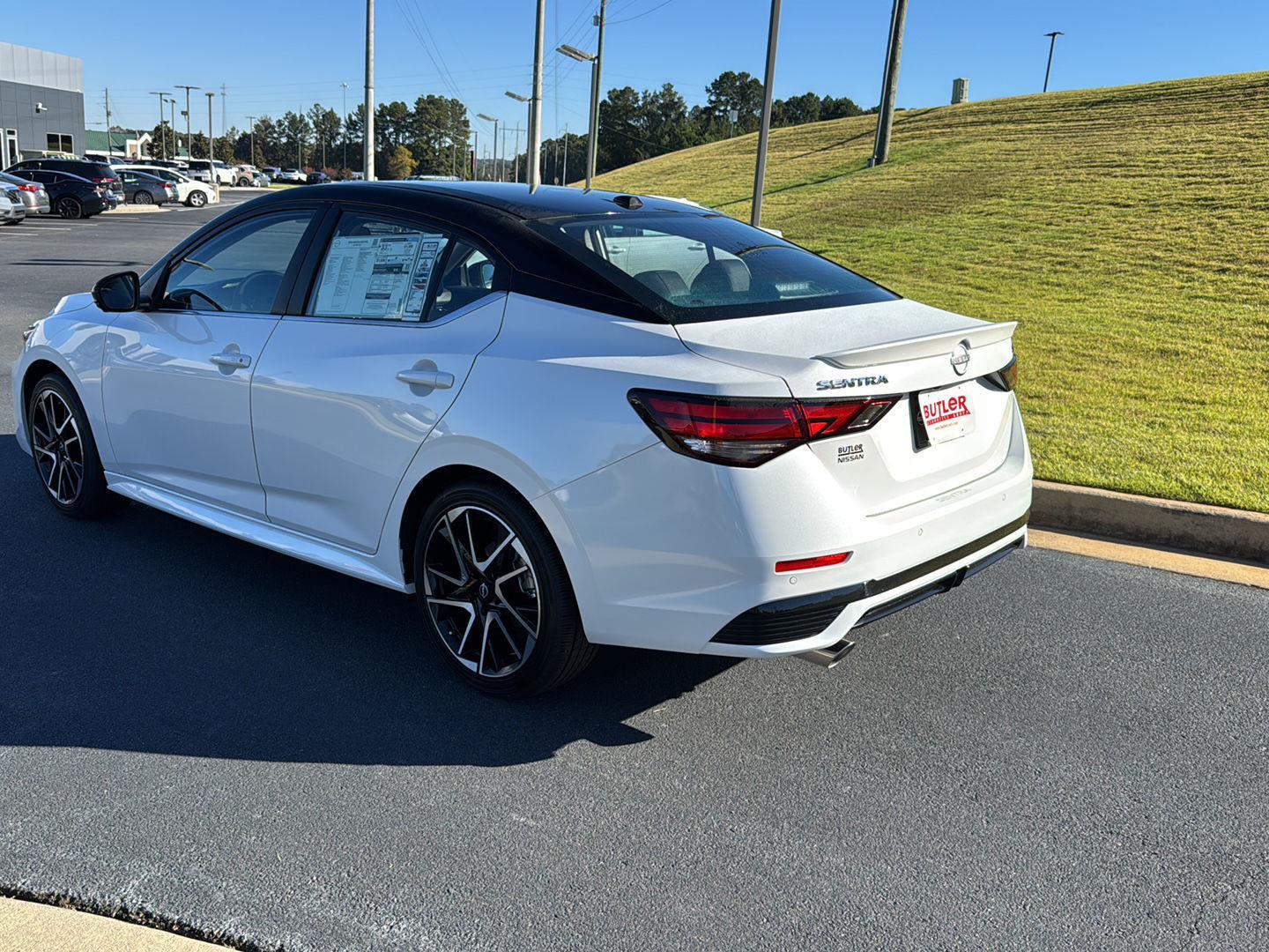 2025 Nissan Sentra SR photo 3