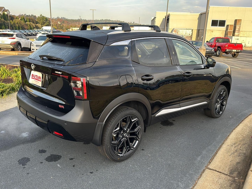 2026 Nissan Kicks SR photo 4