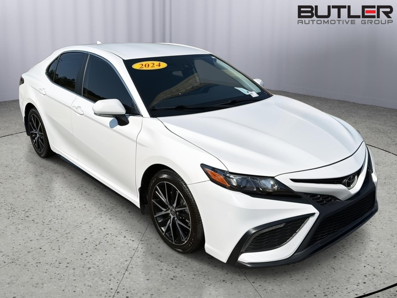 2024 Toyota Camry SE - Photo 8