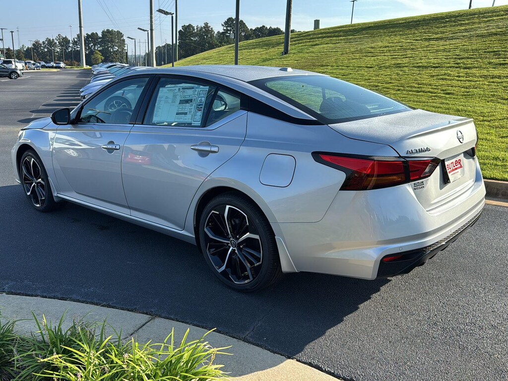 New 2025 Nissan Altima SR Sedan