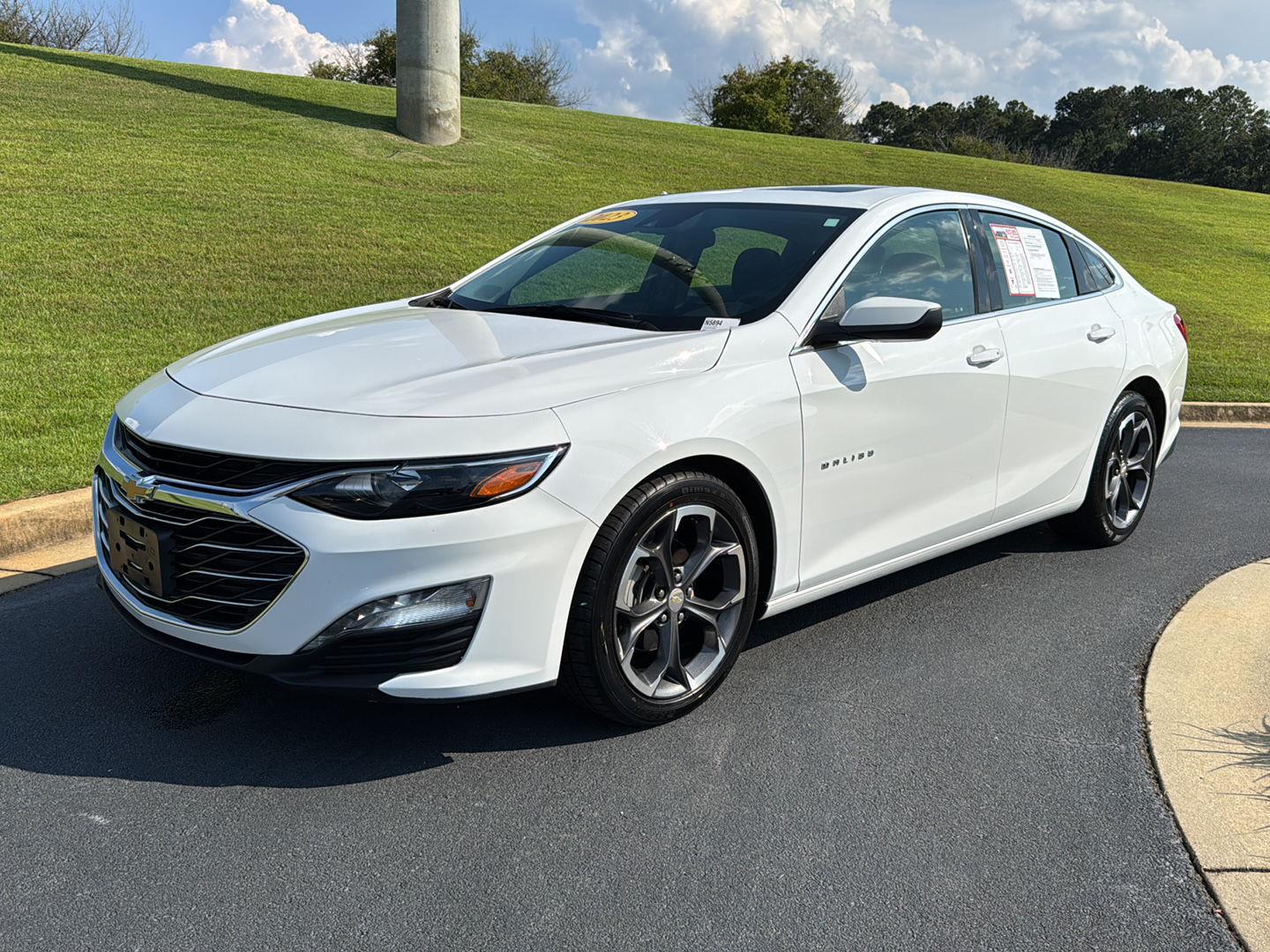 2023 Chevrolet Malibu 1LT photo 2