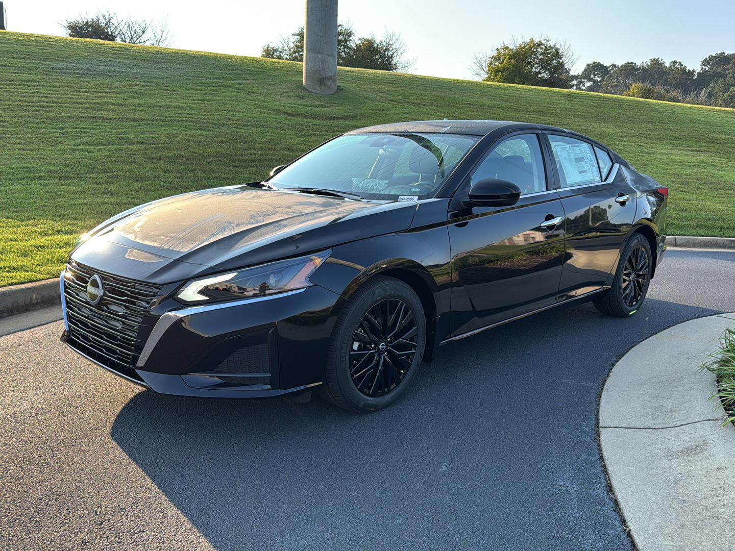 2025 Nissan Altima SV photo 2