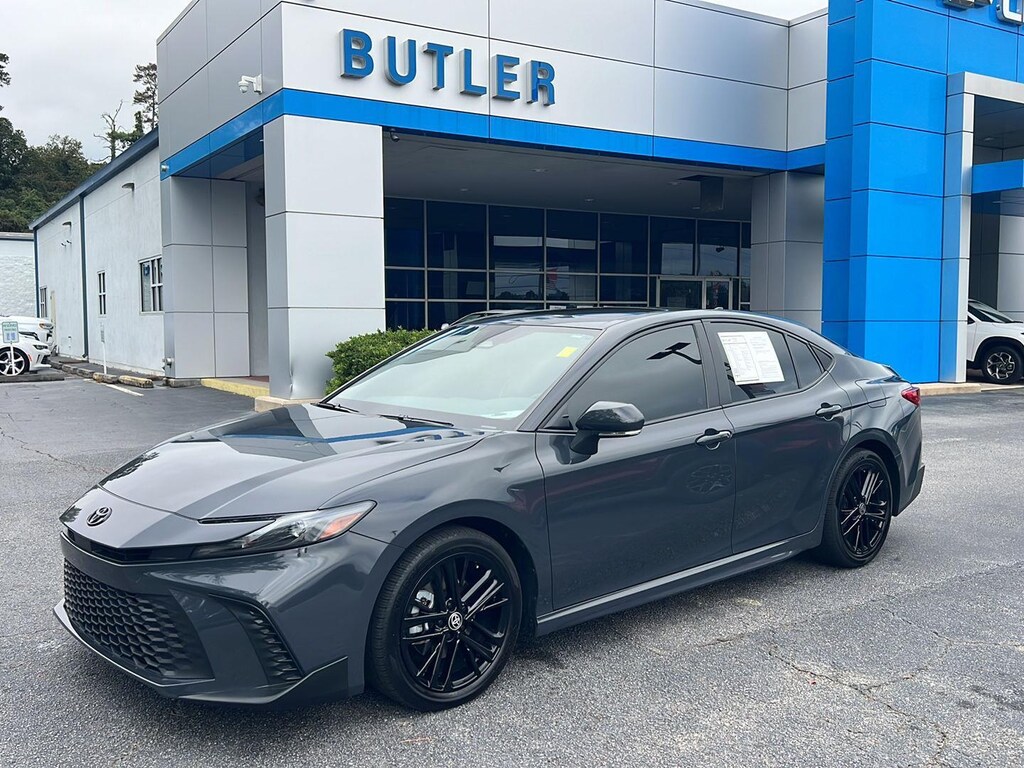 Used 2025 Toyota Camry SE Sedan