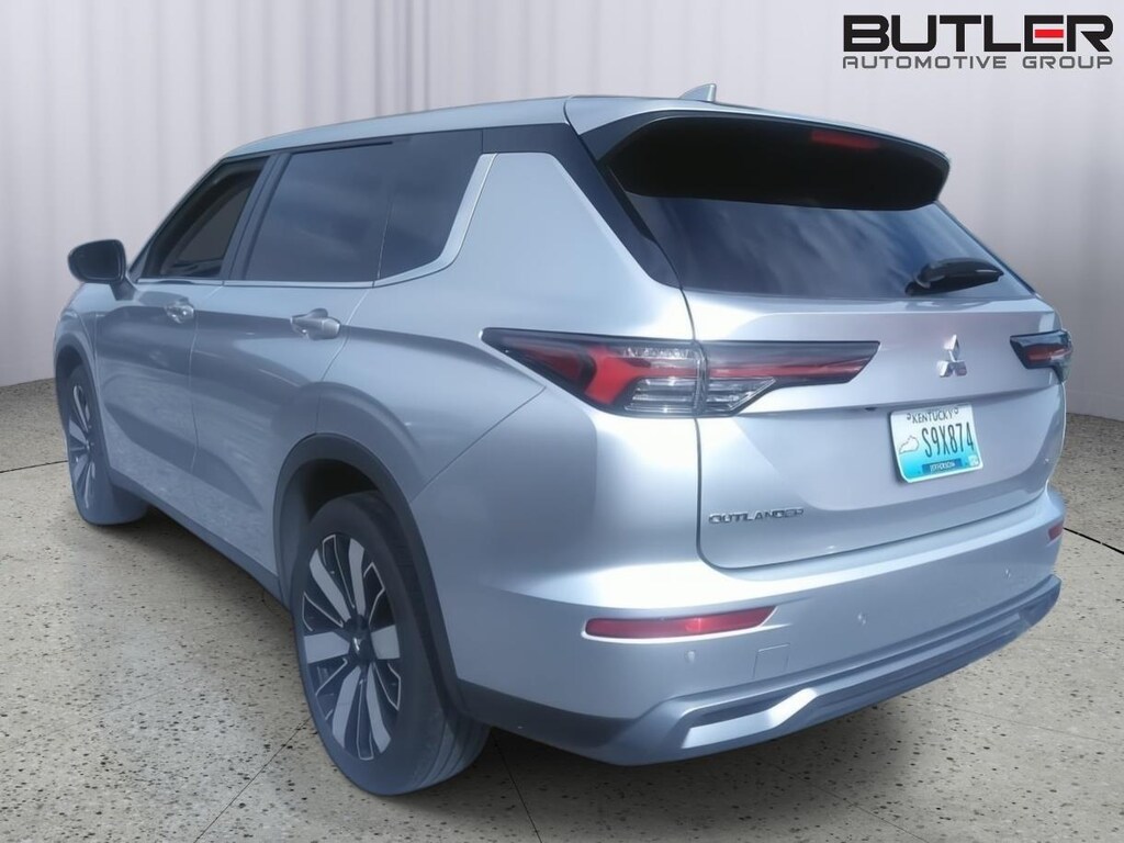 Used 2025 Mitsubishi Outlander SE SUV