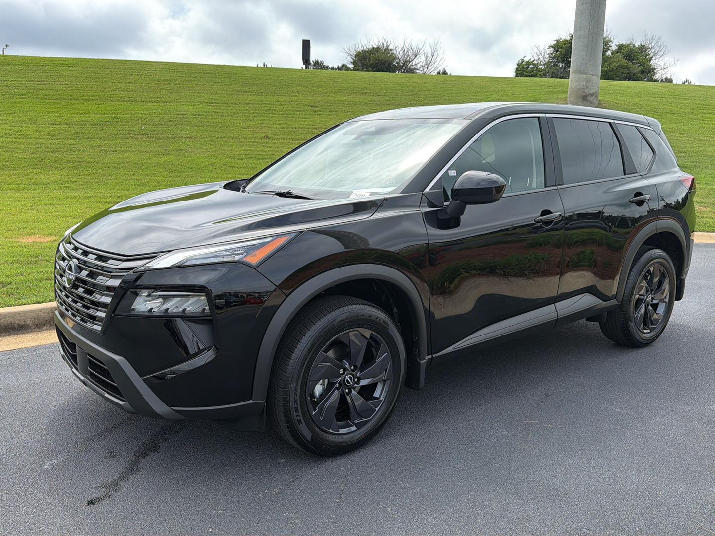 2026 Nissan Rogue SV FWD's photo