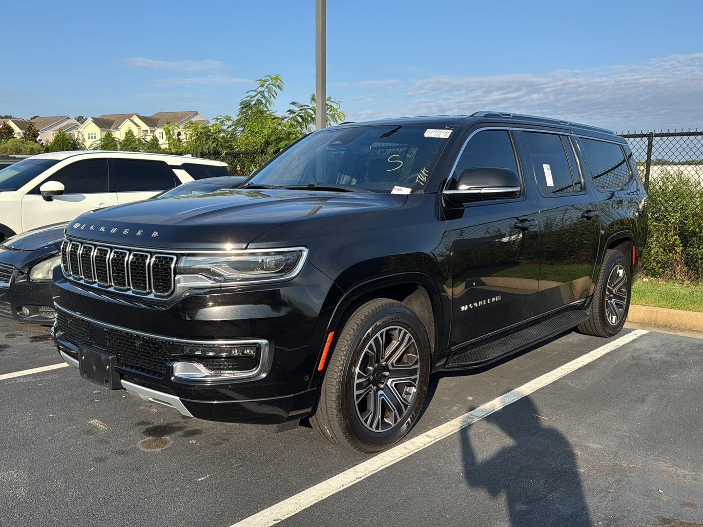 2023 Jeep Wagoneer L Series II photo 2