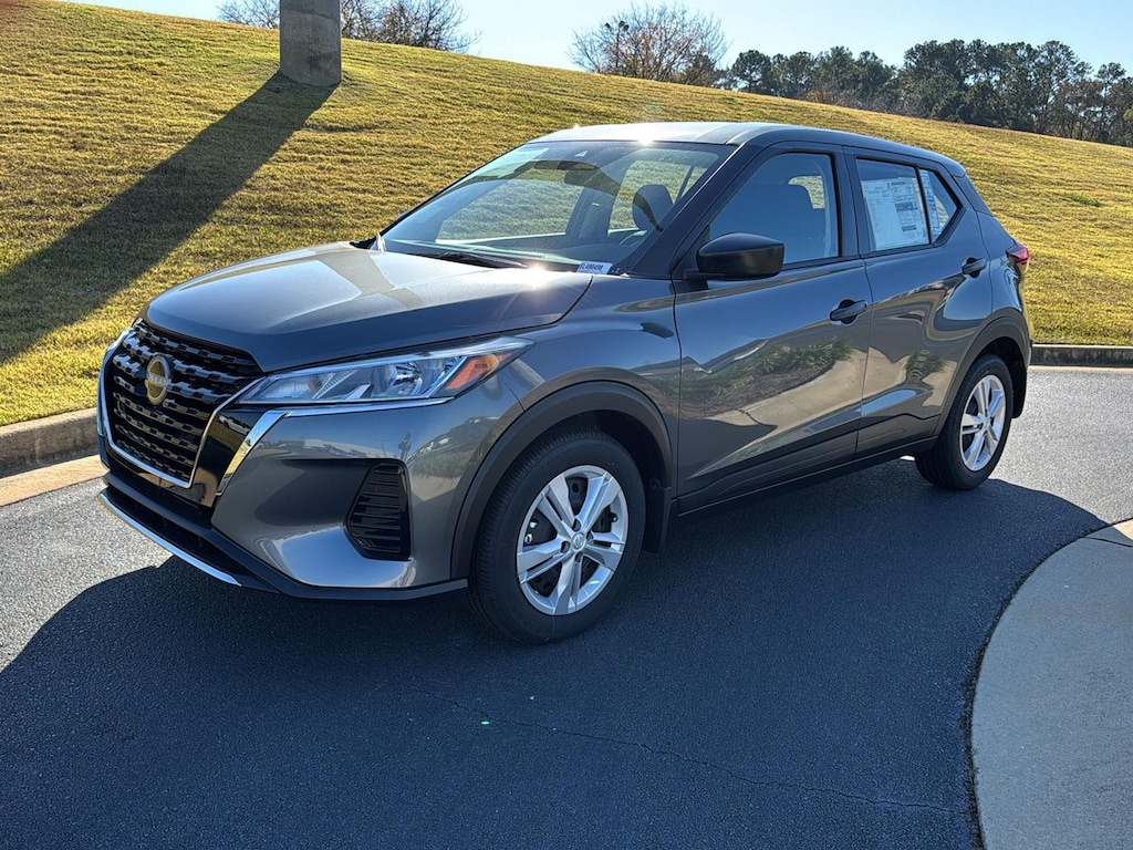 2025 Nissan Kicks Play S photo 2