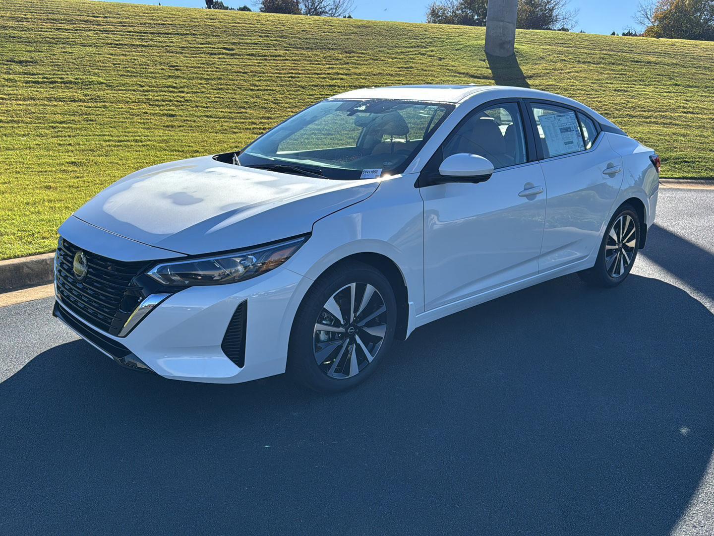 2025 Nissan Sentra SV's photo