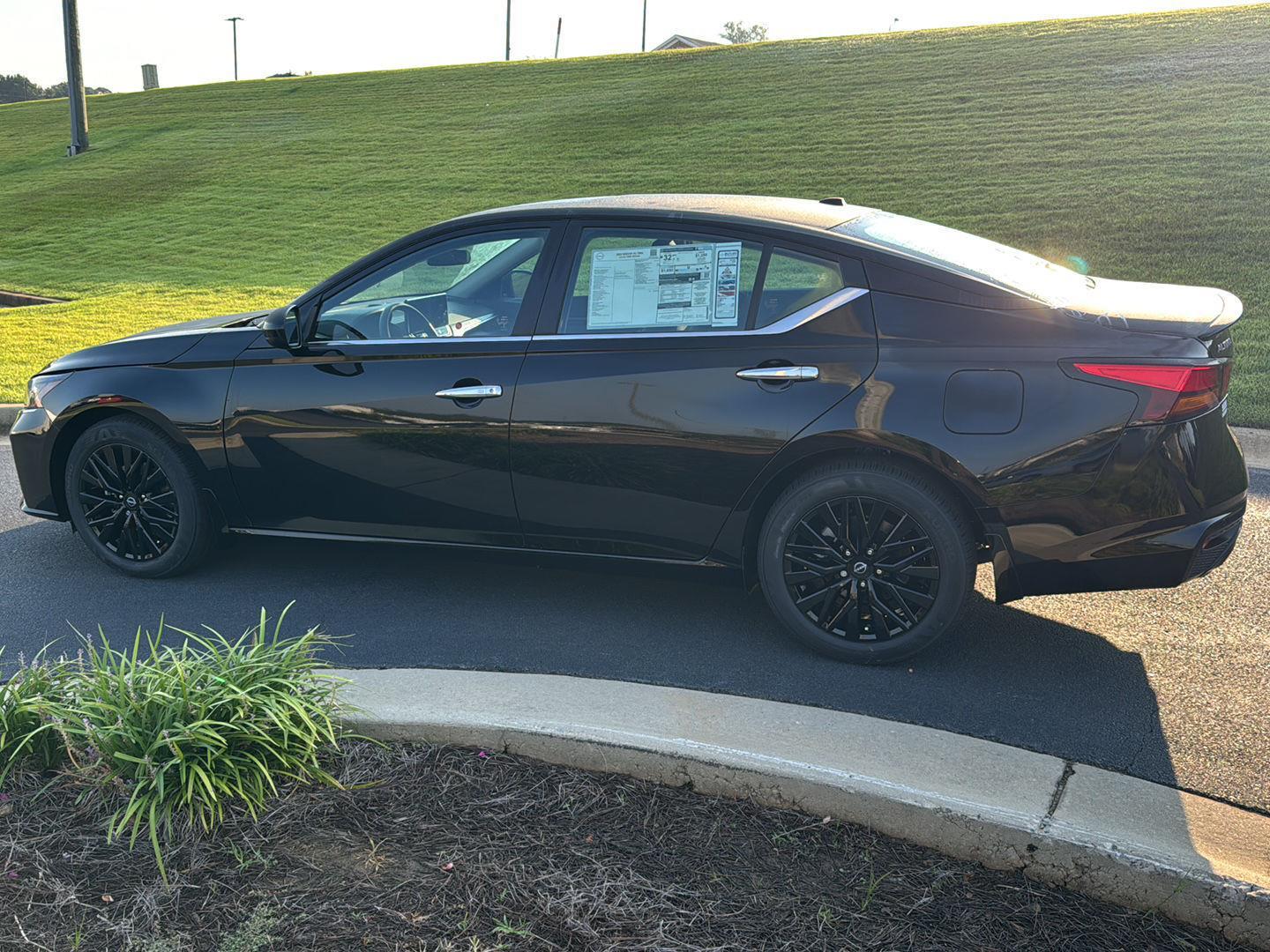 2025 Nissan Altima SV photo 3