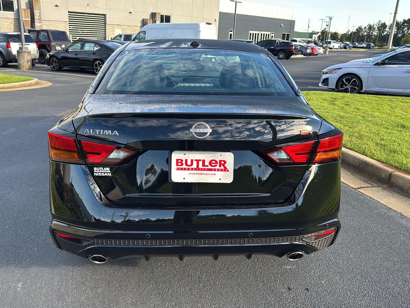 2025 Nissan Altima SR photo 4