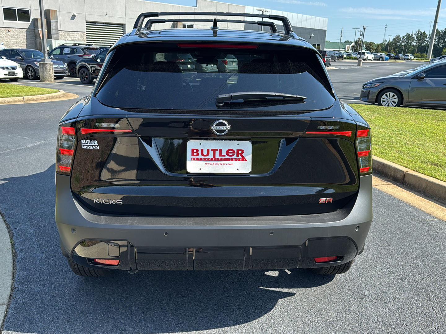 2025 Nissan Kicks SR photo 4
