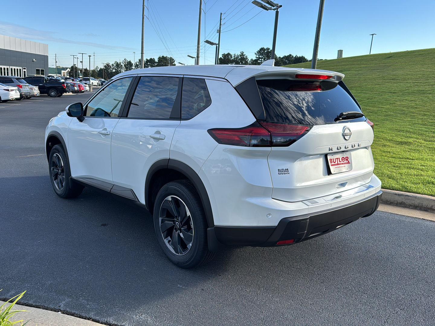 2026 Nissan Rogue SV photo 2