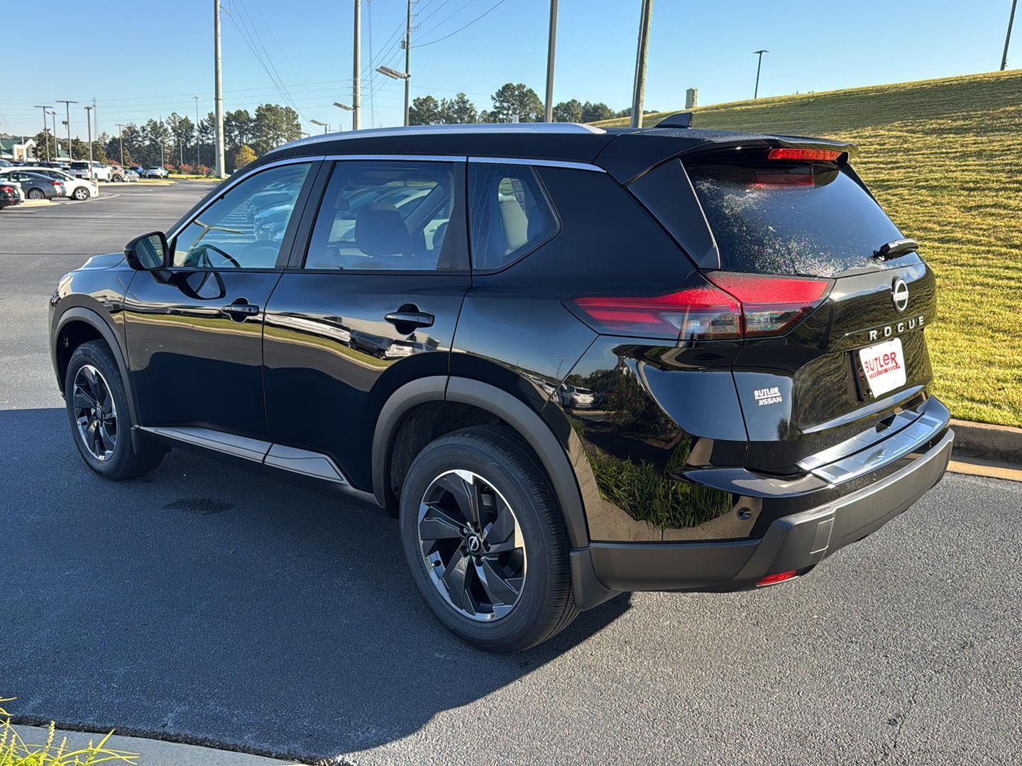 2026 Nissan Rogue SV photo 2