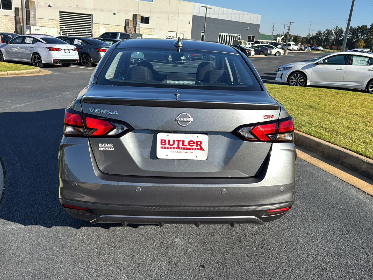 2025 Nissan Versa 1.6 SR photo 4