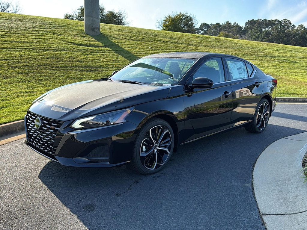 New 2025 Nissan Altima SR Sedan