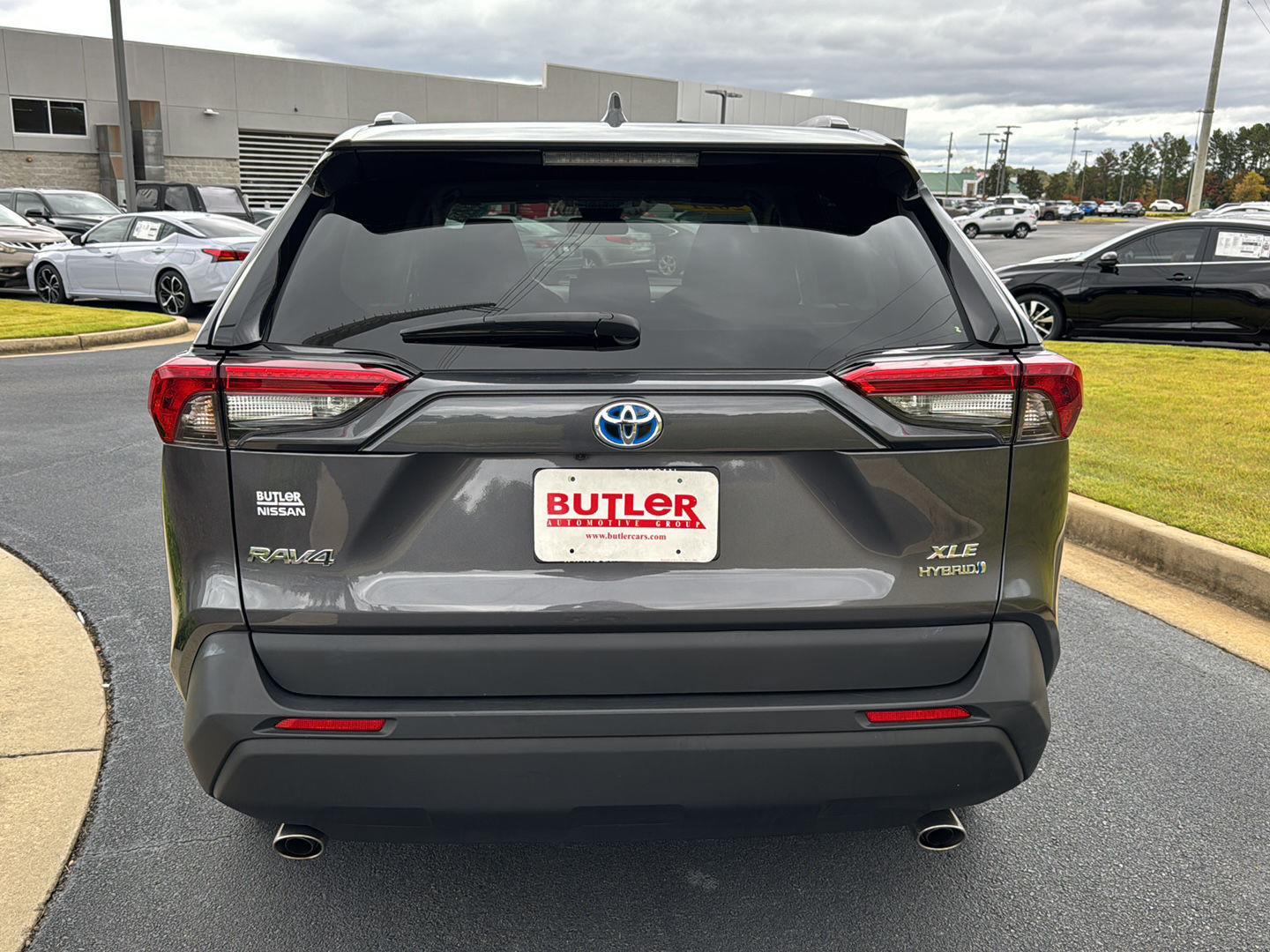 2021 Toyota RAV4 Hybrid XLE photo 2