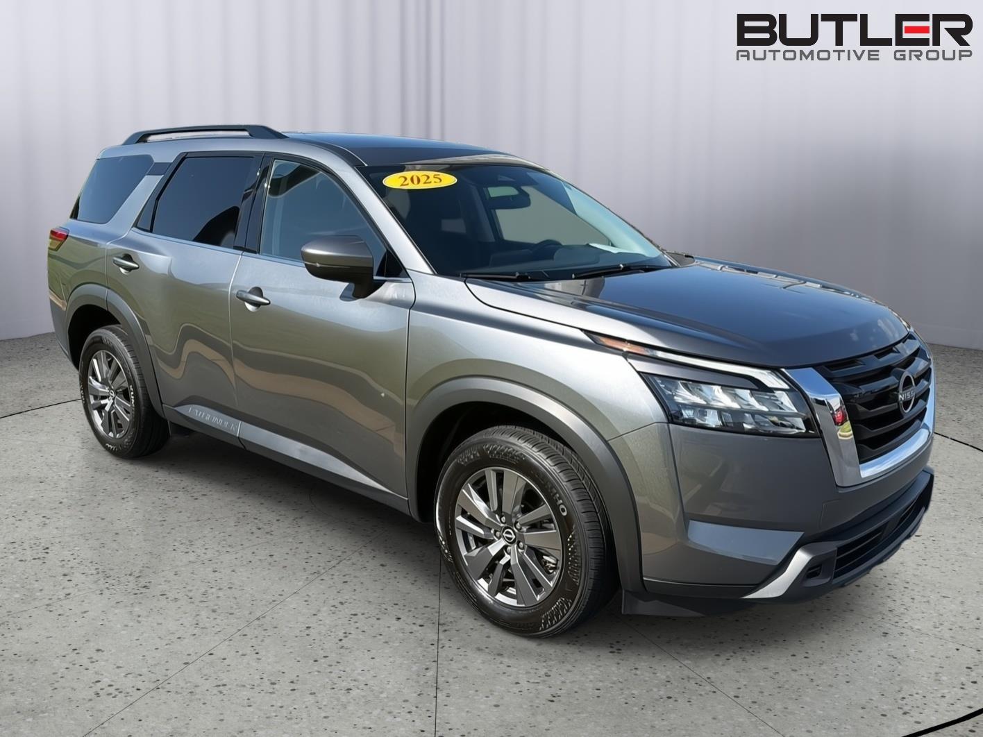 2025 Nissan Pathfinder SV - Photo 8