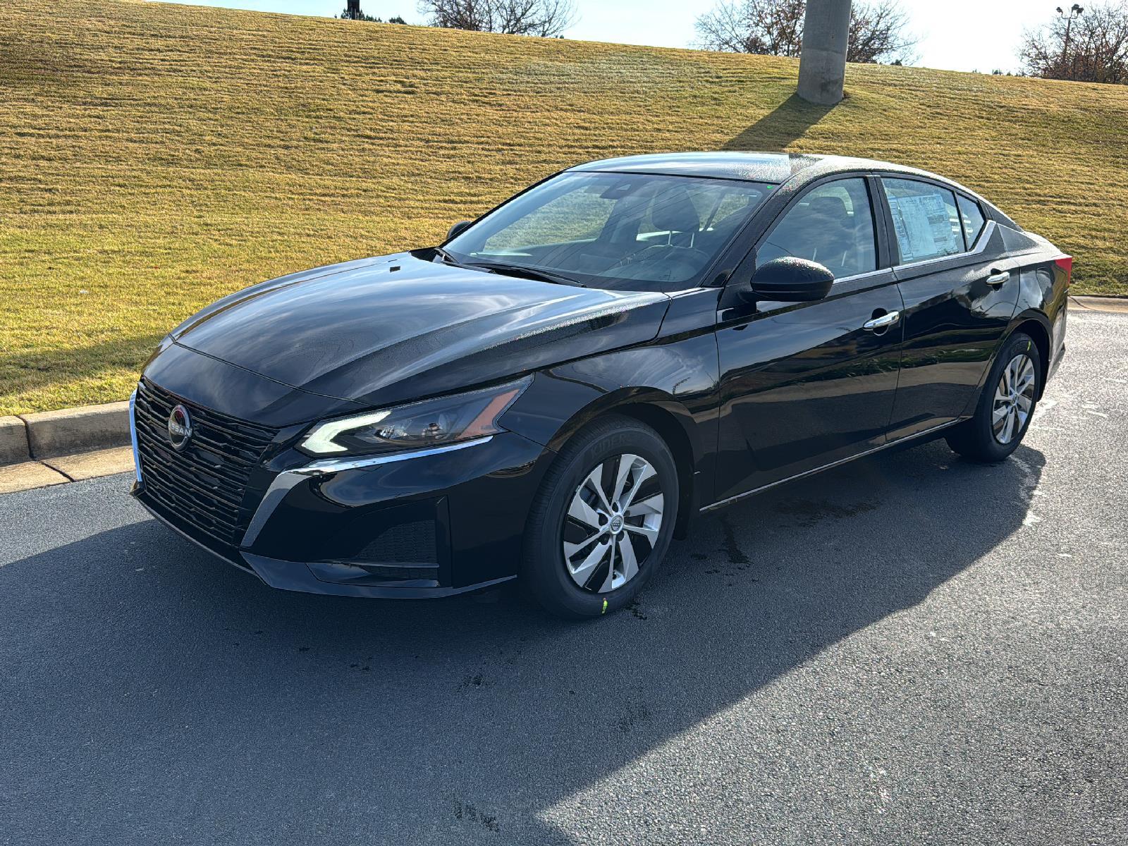 2025 Nissan Altima S photo 2