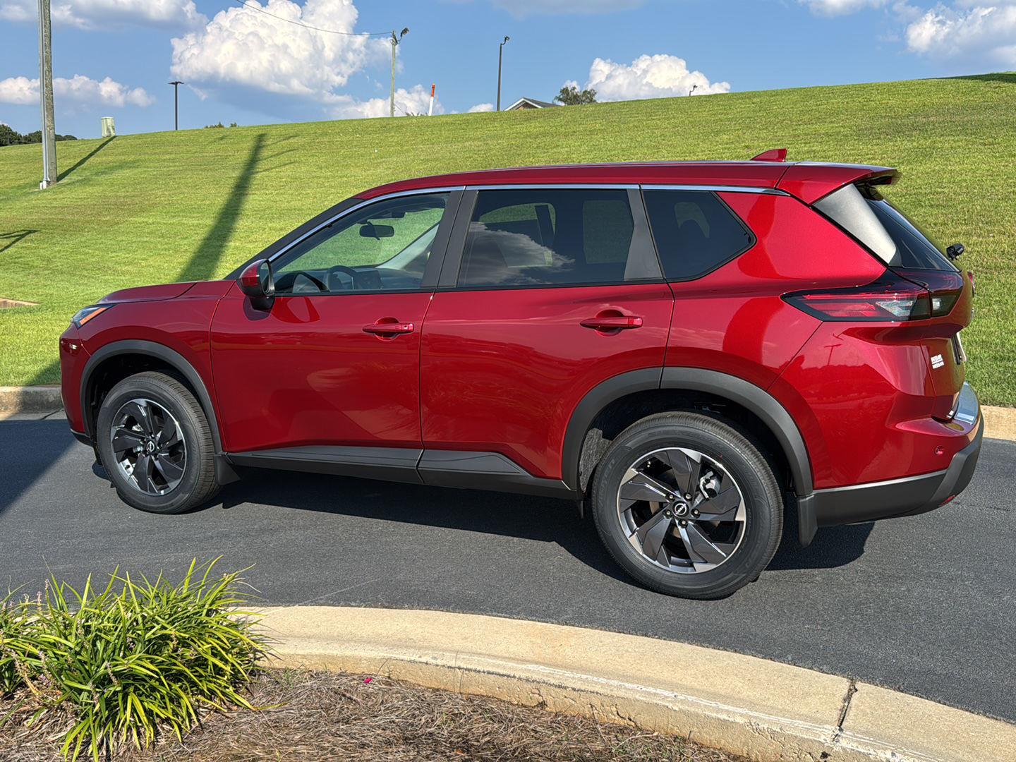 2026 Nissan Rogue SV photo 3