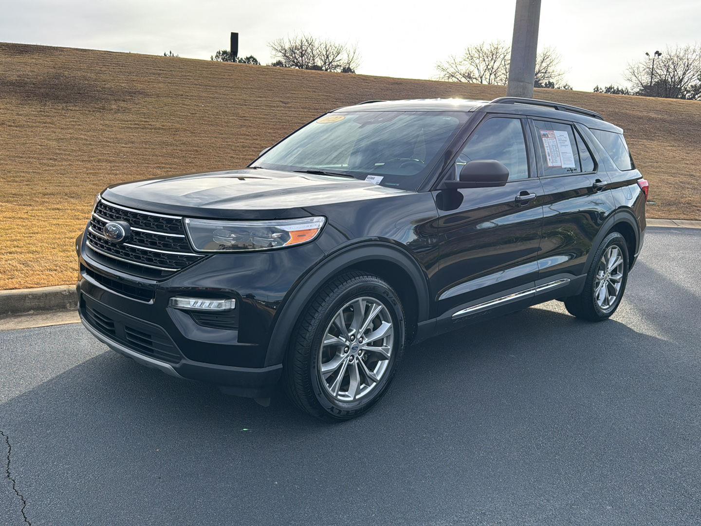 2022 Ford Explorer XLT's photo