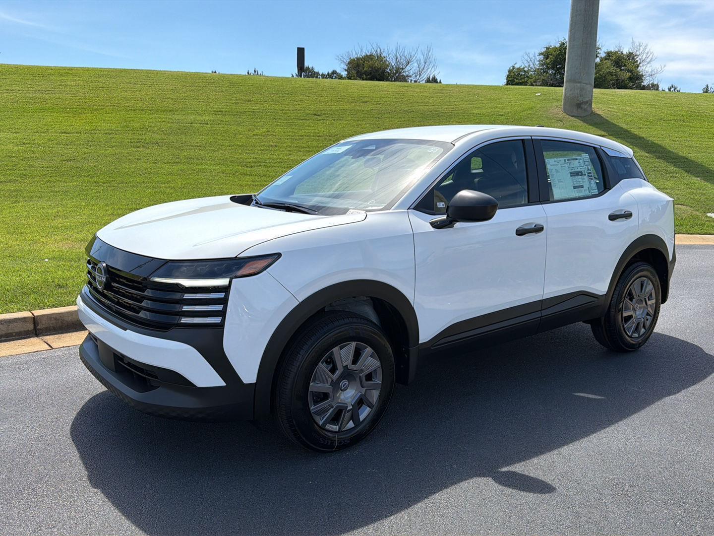 2026 Nissan Kicks 2.0 S's photo