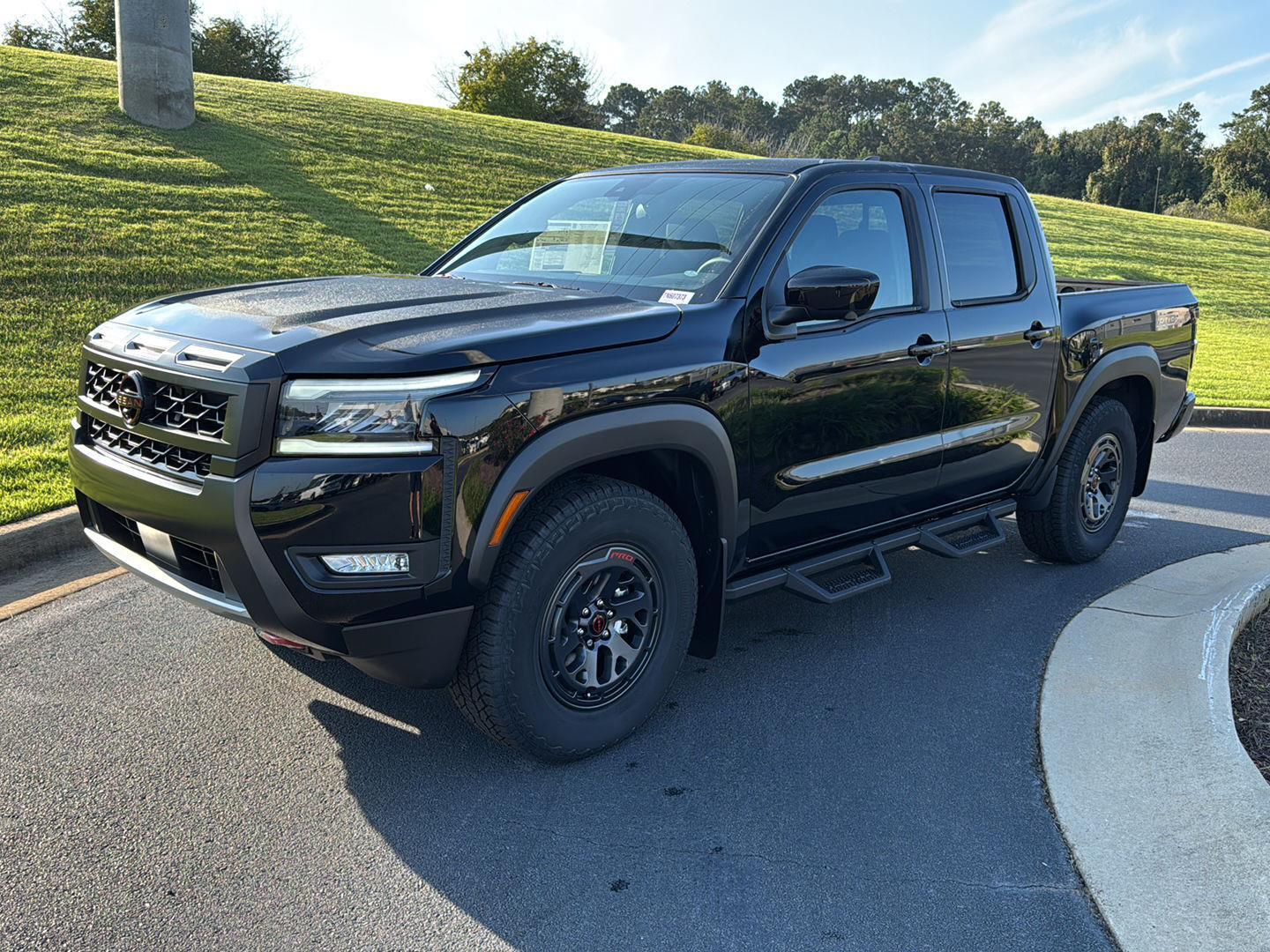 2026 Nissan Frontier PRO-X's photo