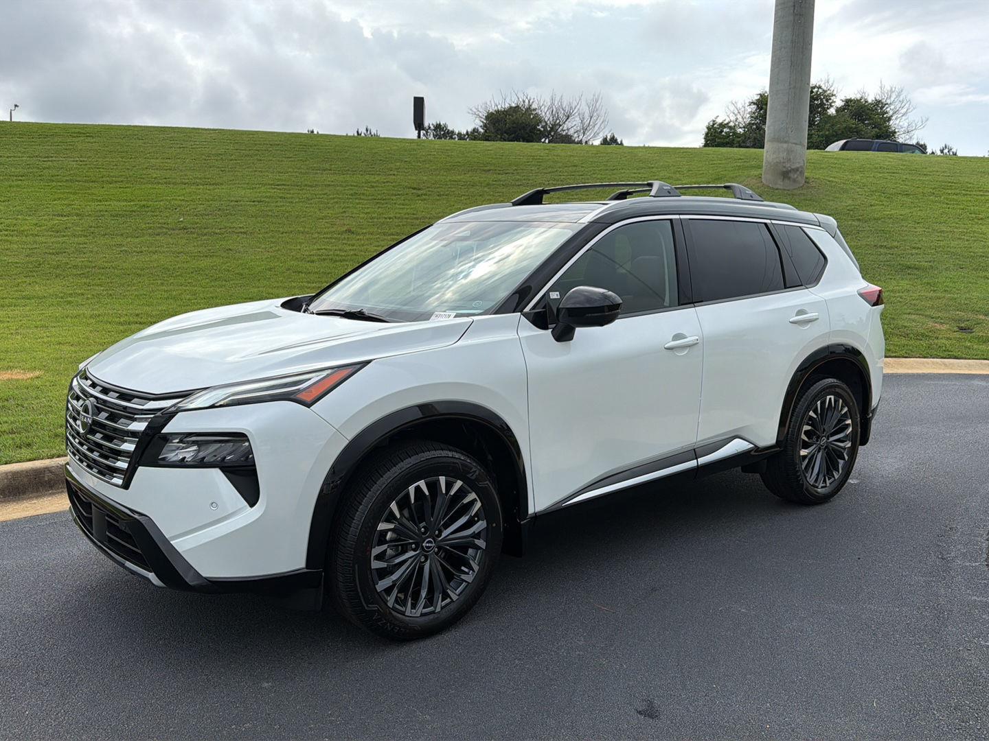 2026 Nissan Rogue Platinum AWD's photo