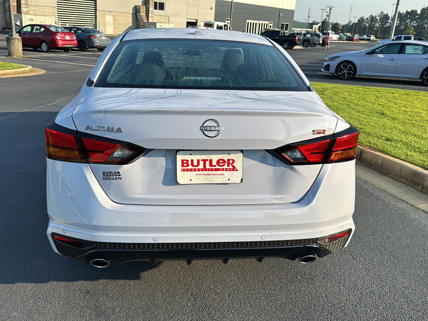 2025 Nissan Altima SR photo 4