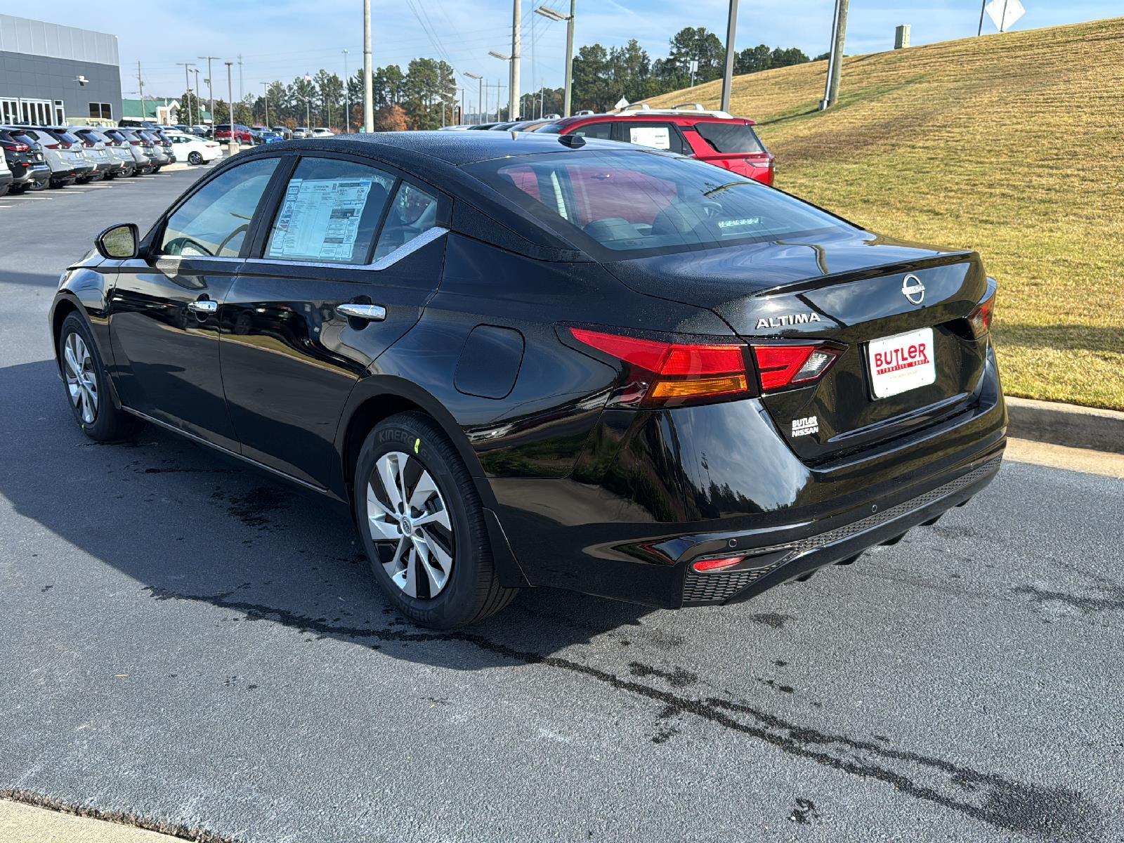 2025 Nissan Altima S photo 3