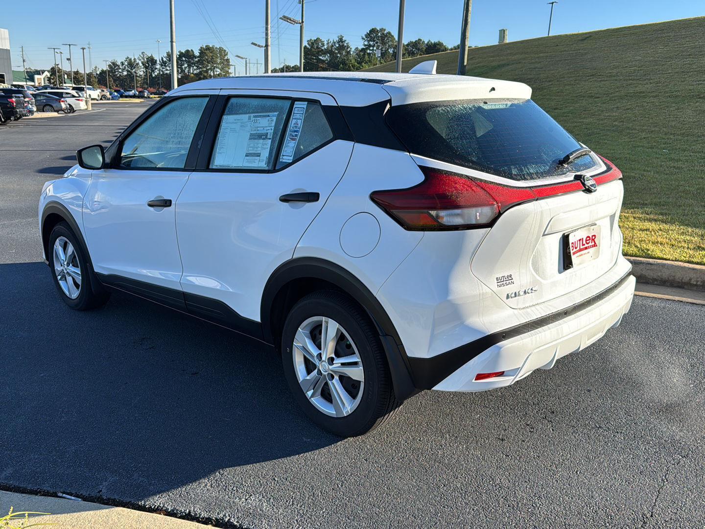 2025 Nissan Kicks Play S photo 2