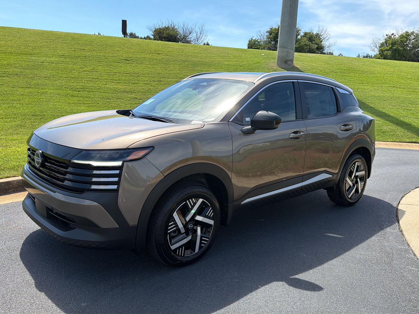 2026 Nissan Kicks 2.0 SV's photo
