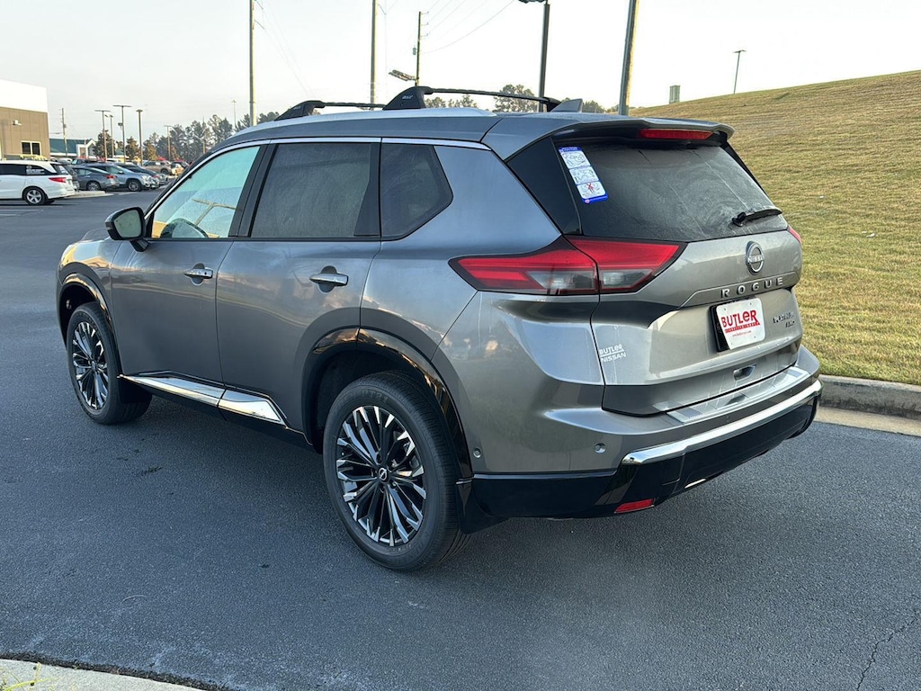 2026 Nissan Rogue Platinum photo 3