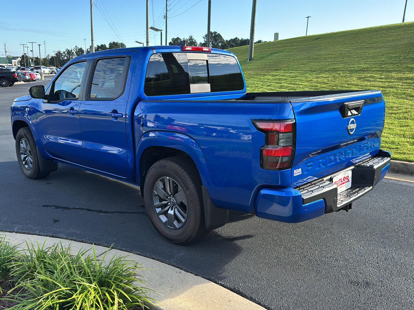 2025 Nissan Frontier SV photo 3