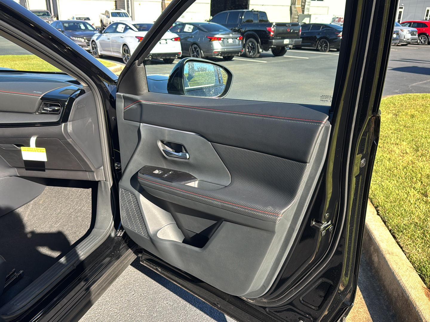 2026 Nissan KICKS SR - Photo 12
