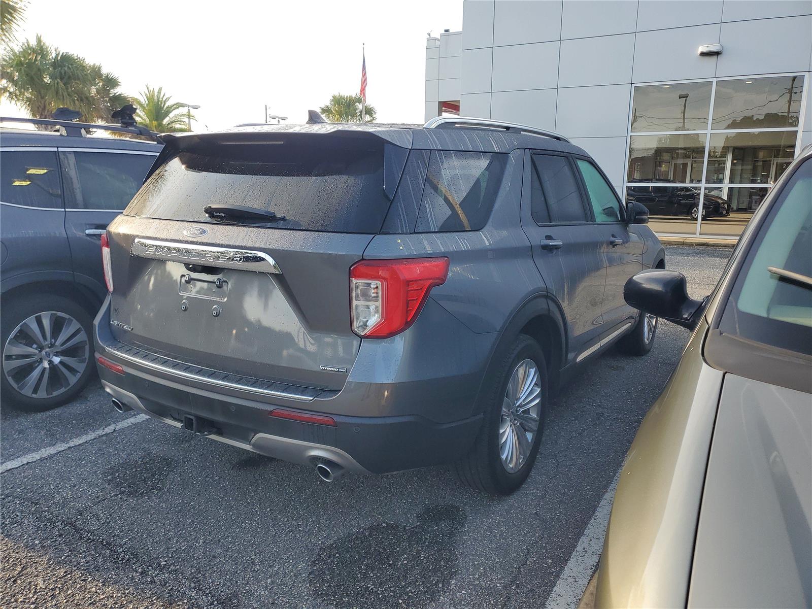 2021 Ford Explorer Limited photo 2