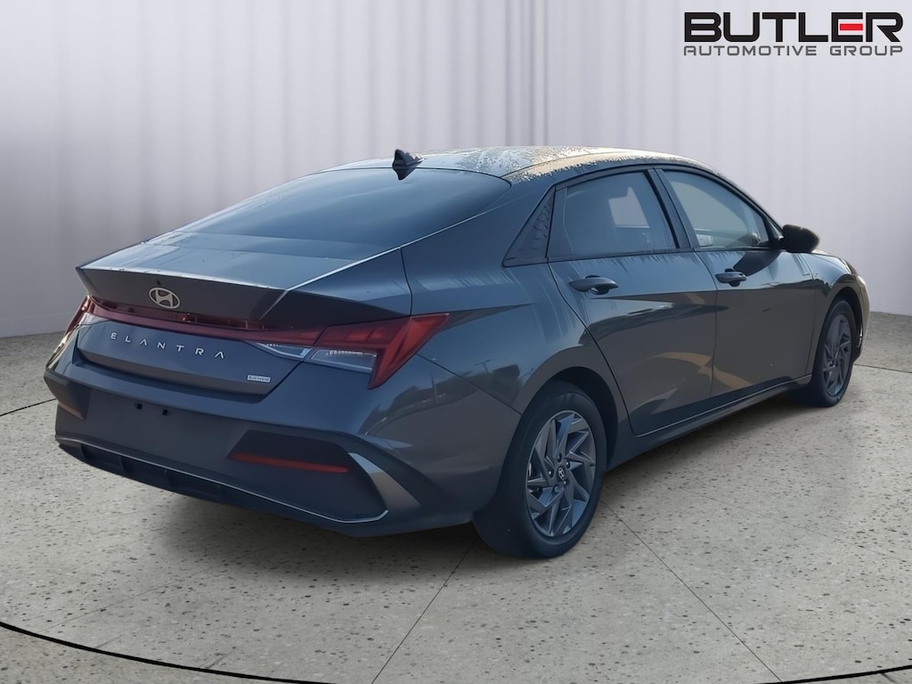 Used 2024 Hyundai Elantra Hybrid Blue Sedan