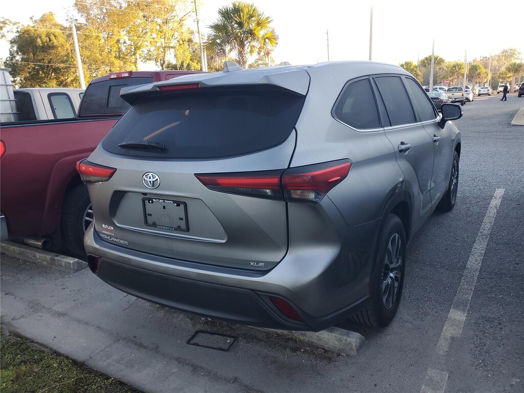 Used 2025 Toyota Highlander XLE SUV