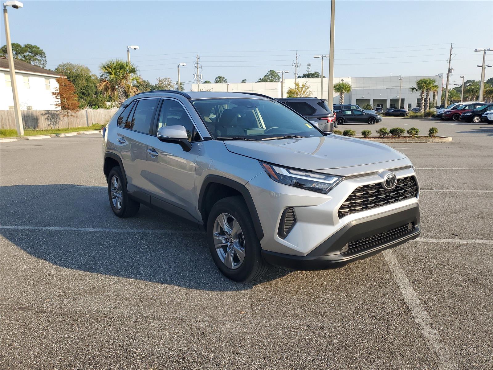 2024 Toyota RAV4 XLE photo 3