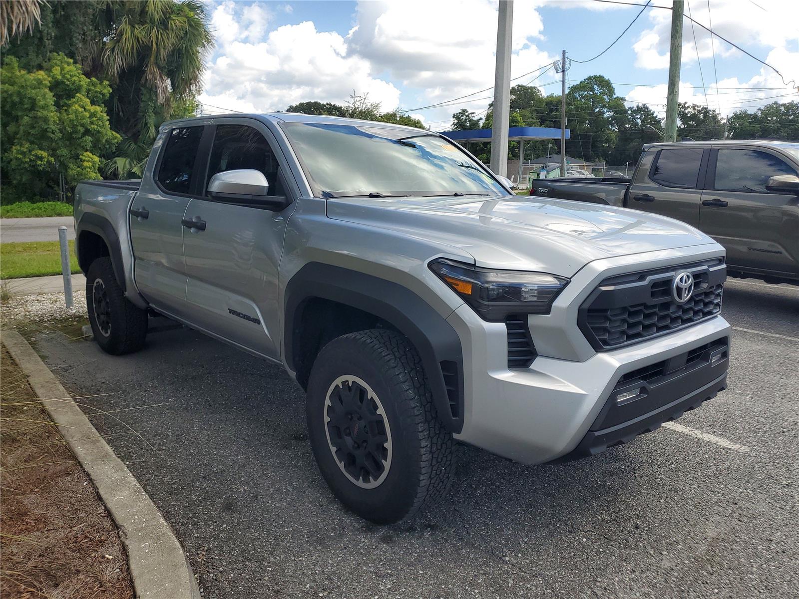 2024 Toyota Tacoma TRD photo 4