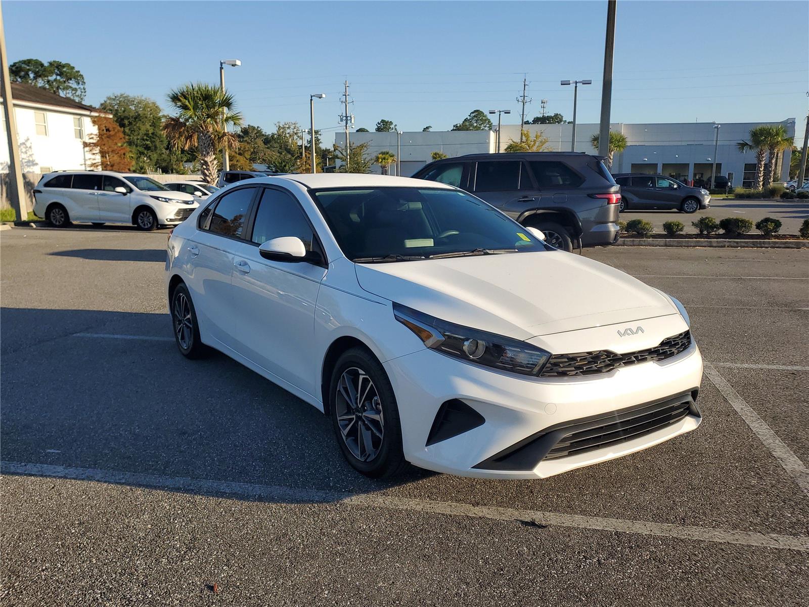 2022 Kia Forte LXS photo 2