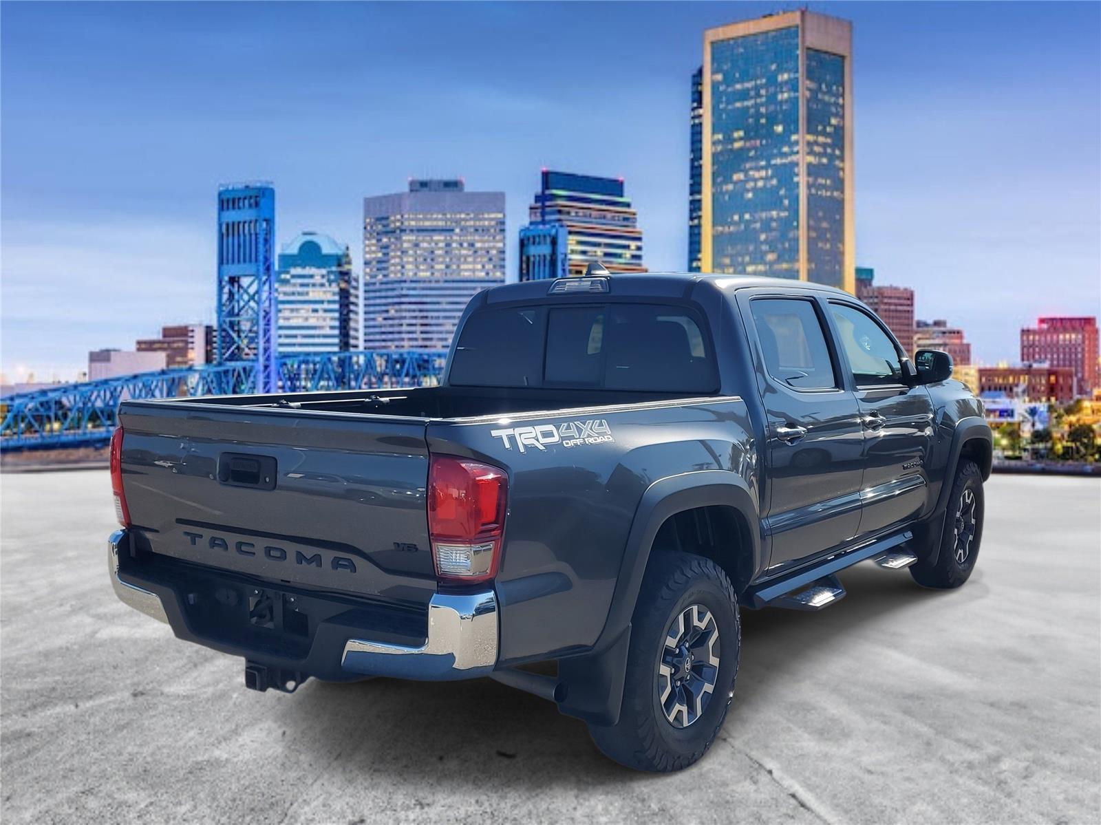 2016 Toyota Tacoma TRD photo 3