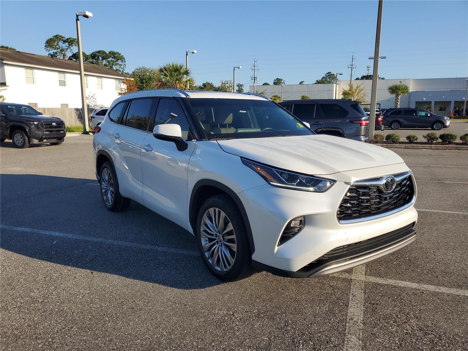 2022 Toyota Highlander Platinum photo 4