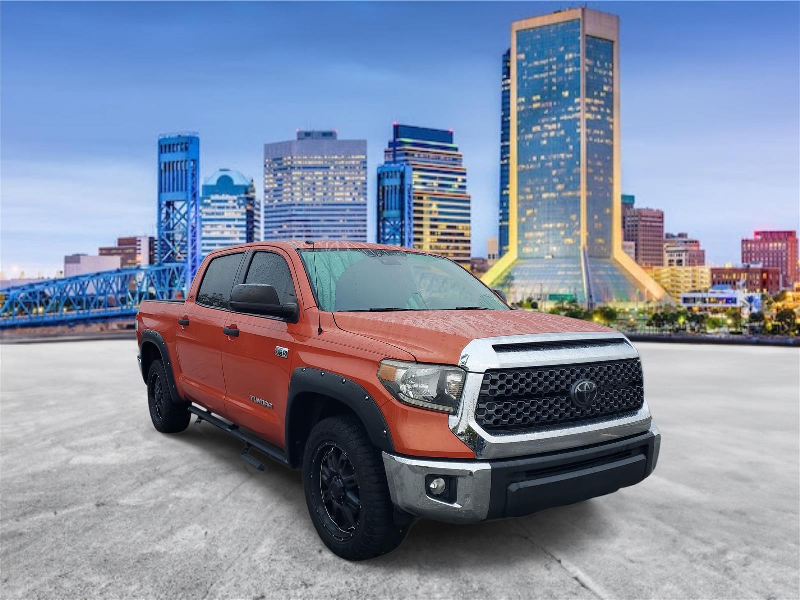 2018 Toyota Tundra SR5 CrewMax photo 4