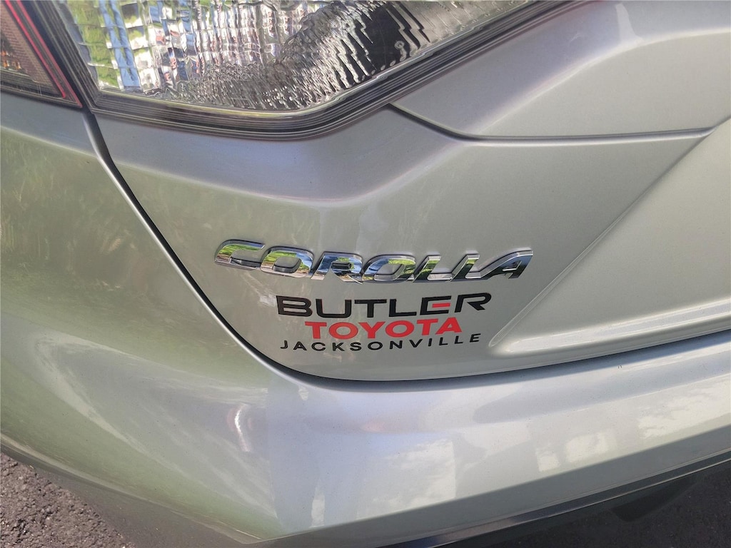 Used 2025 Toyota Corolla SE Sedan