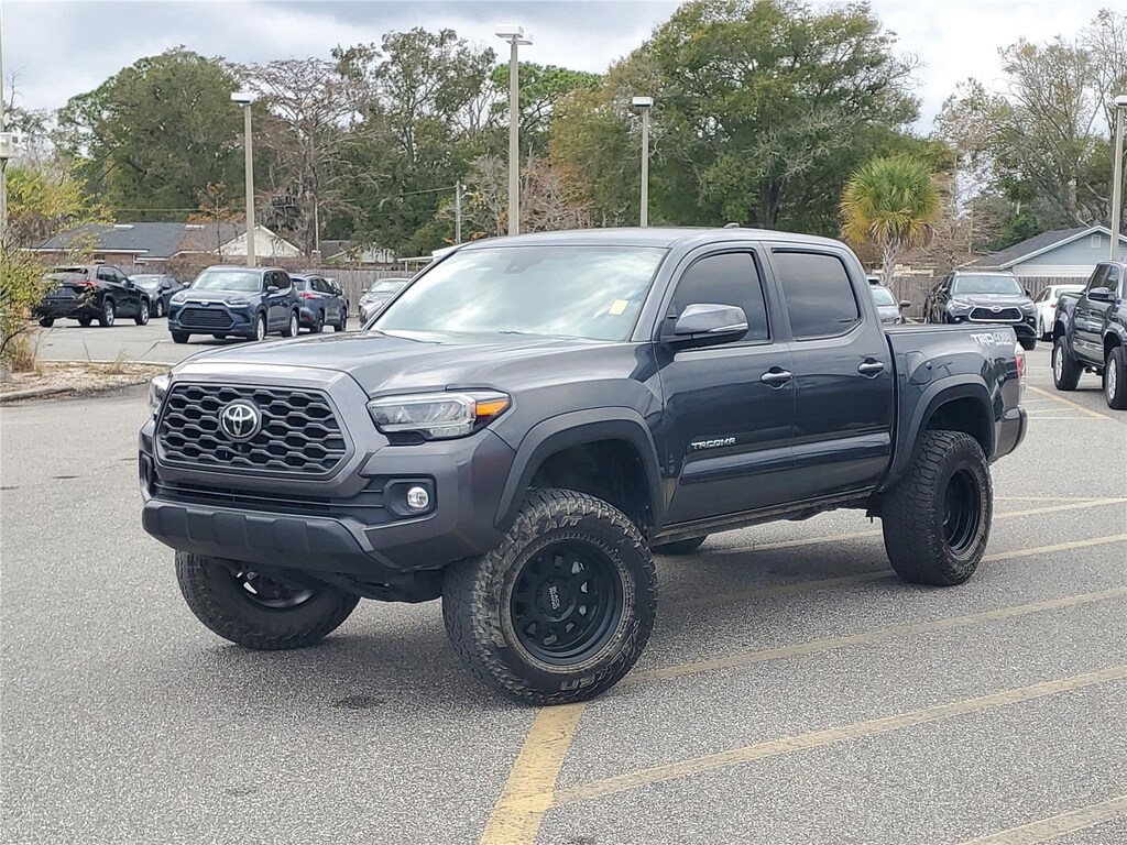 2023 Toyota Tacoma TRD Sport photo 2